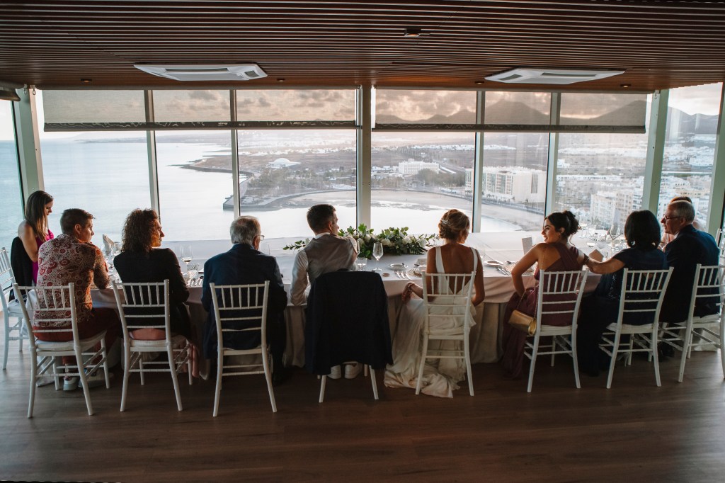 Elegant wedding reception at Arrecife Gran Hotel & Spa, photographed by an elopement photographer in Lanzarote