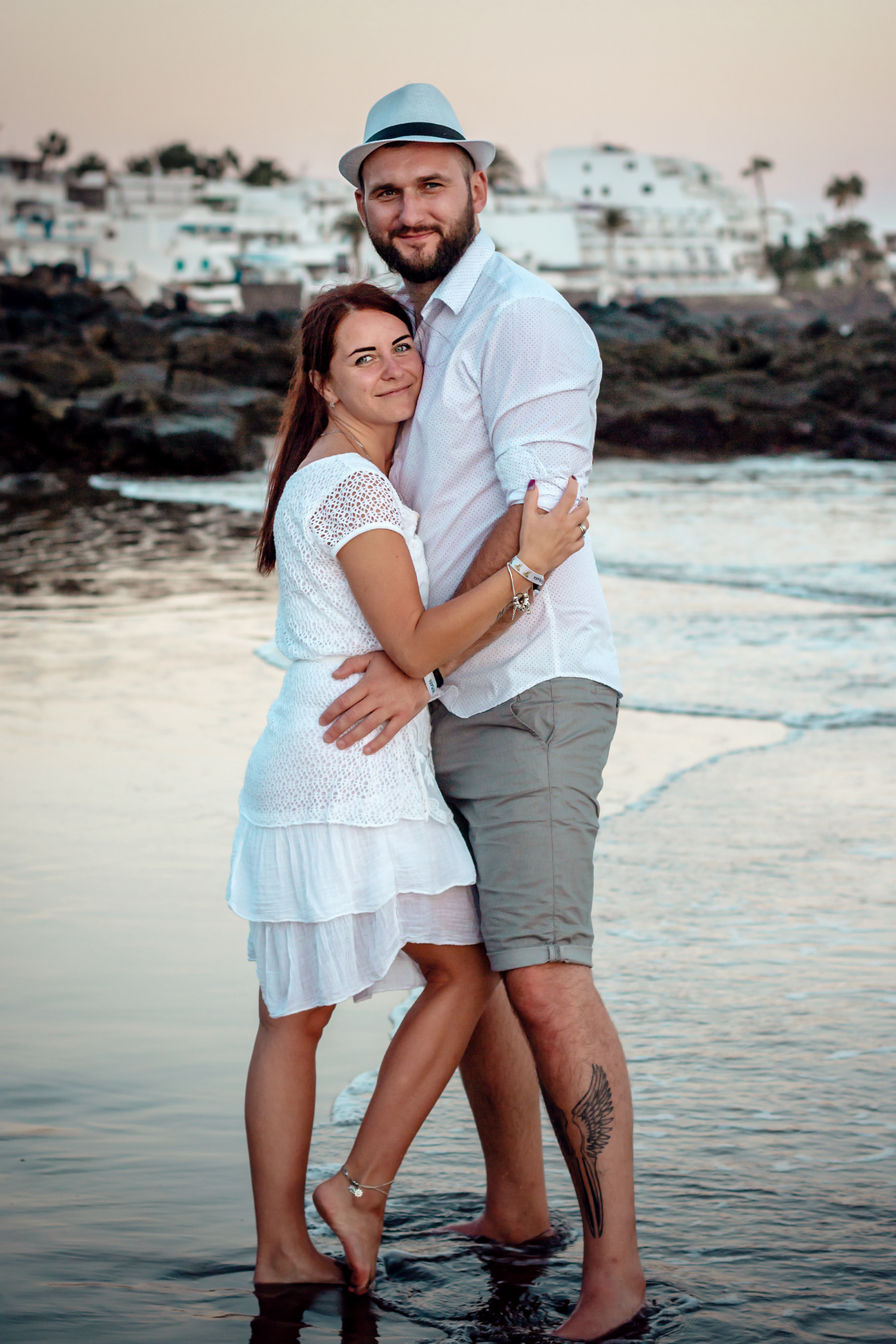 Lanzarote wedding photographer takes photos of bride and broom in golden hours in a beach of Puerto del Carmen