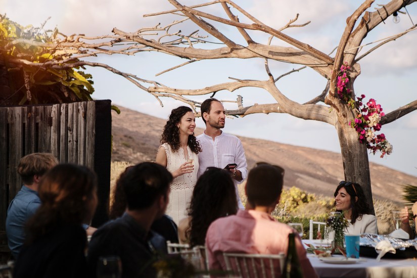Boda rústica en villa privada de Lanzarote - fotógrafo de bodas profesional captura retratos íntimos