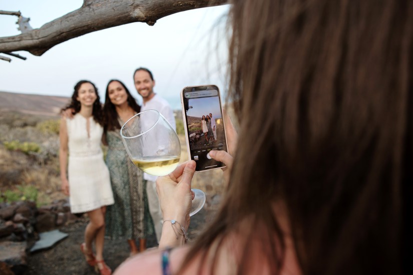 Elopement aventurero en villa privada - fotografía de boda emocional y natural