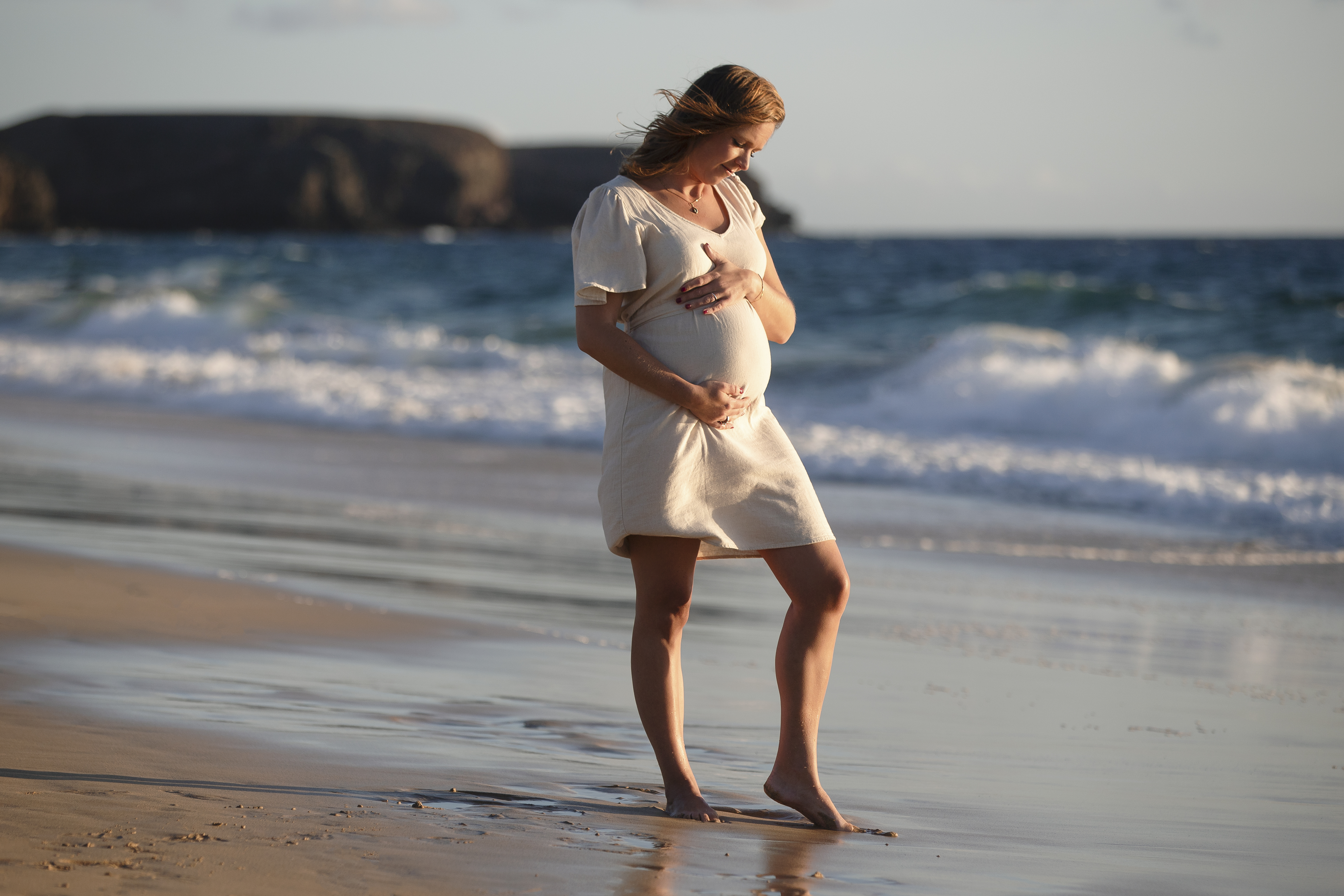 Pregnant couple enjoying a beautiful sunset at the beach in Lanzarote – maternity photoshoot by a professional photographer in Lanzarote
